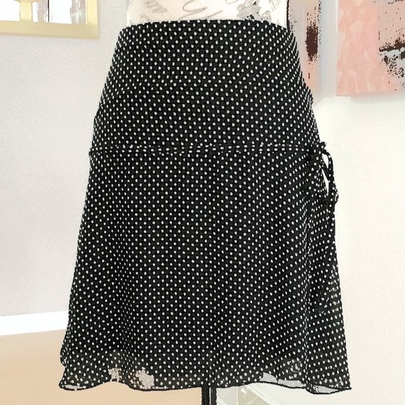 torrid Dresses & Skirts - Torrid Blue White Polka‎ Dot Skater Skirt w Hip Tie Detail GUC sz 1 14 16 1X